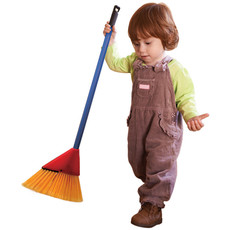 SCHYLLING ASSOCIATES CHILDRENS BROOM SET
