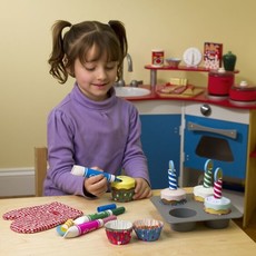 MELISSA AND DOUG BAKE AND DECORATE CUPCAKES