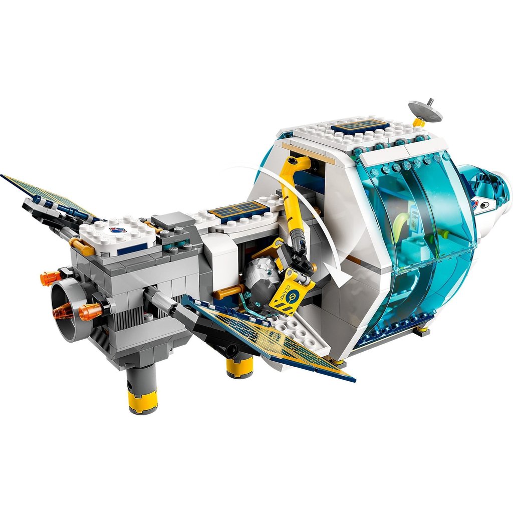 LEGO LUNAR SPACE STATION**