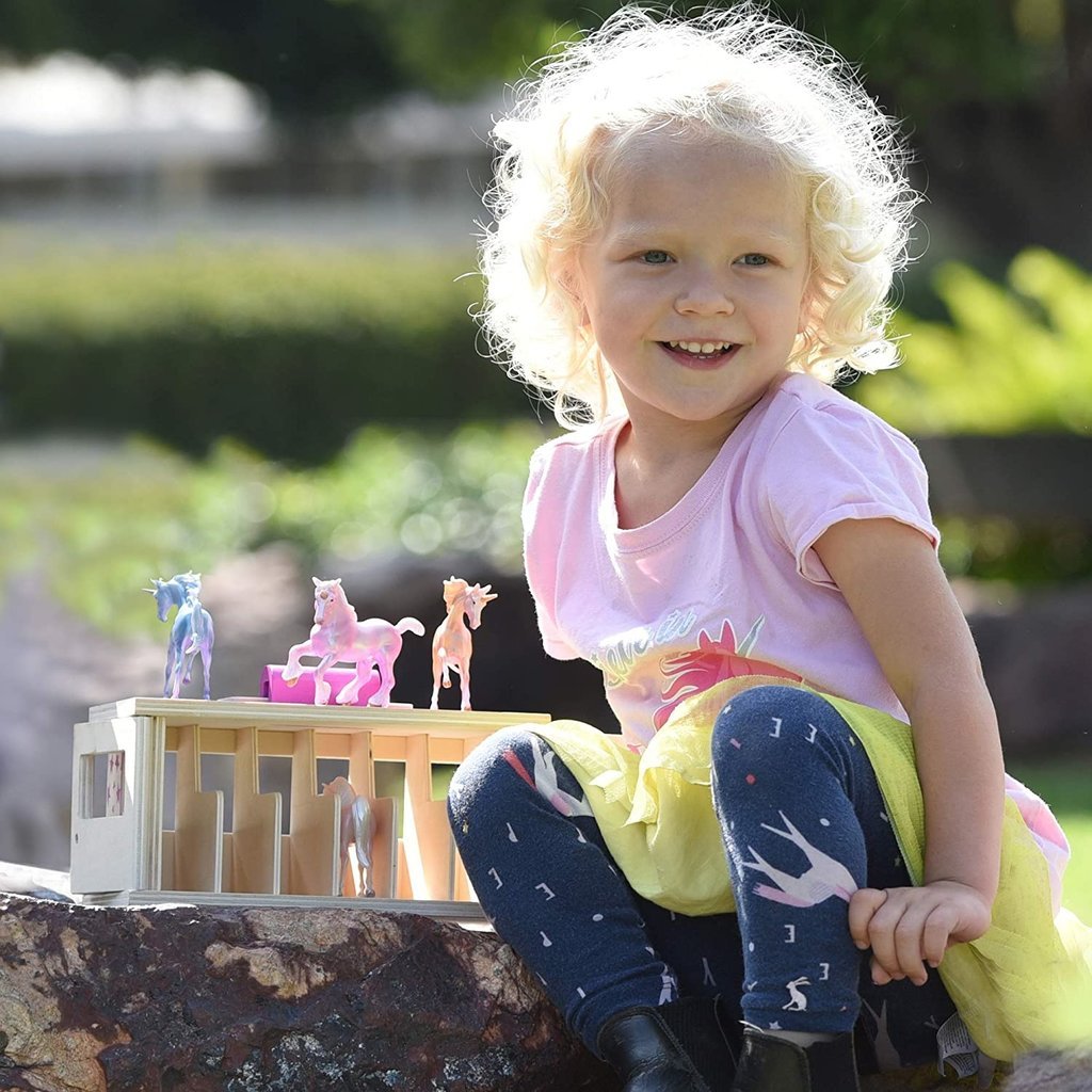 BREYER UNICORN MAGIC WOODEN  STABLE PLAYSET