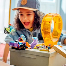 LEGO SMASHING CHIMPANZEE STUNT LOOP**