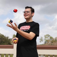 JUGGLING FOR KLUTZ - THE TOY STORE