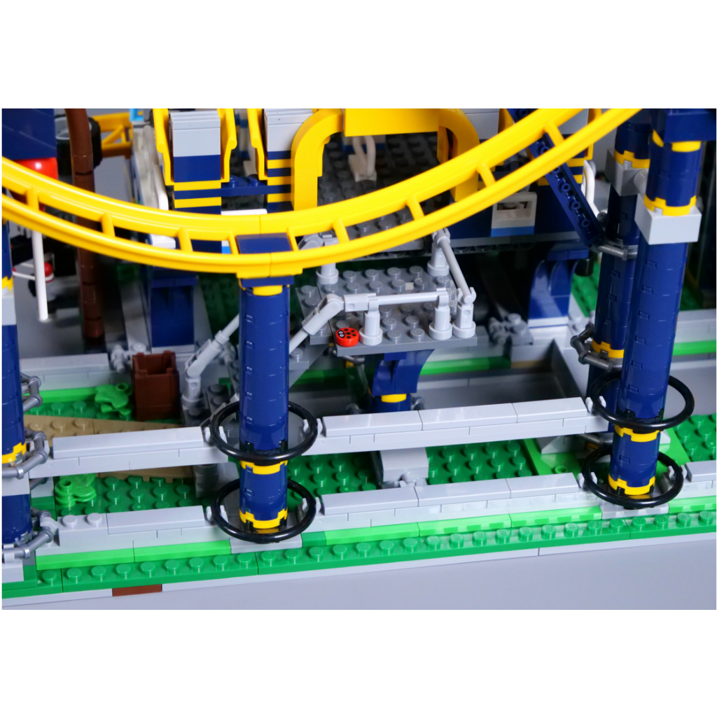  LEGO Icons Loop Coaster Set 10303, Model Building Kit for  Adults, Amusement Park Funfair Track with Passenger Train, Great Gift Idea  : Toys & Games