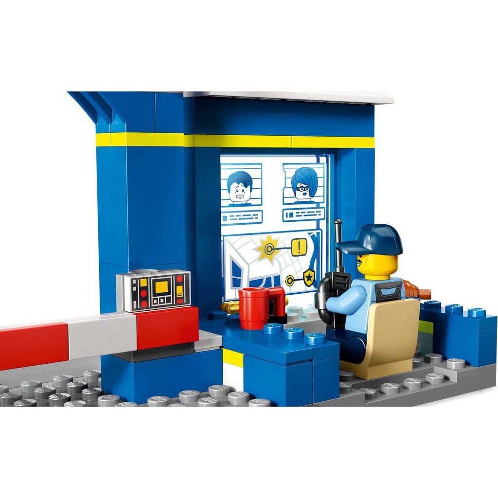 LEGO POLICE STATION CHASE