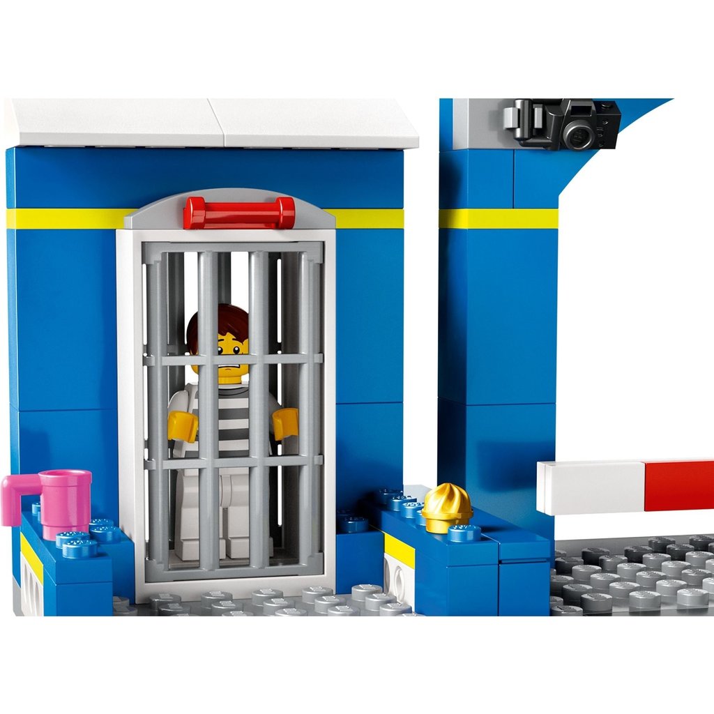 LEGO POLICE STATION CHASE