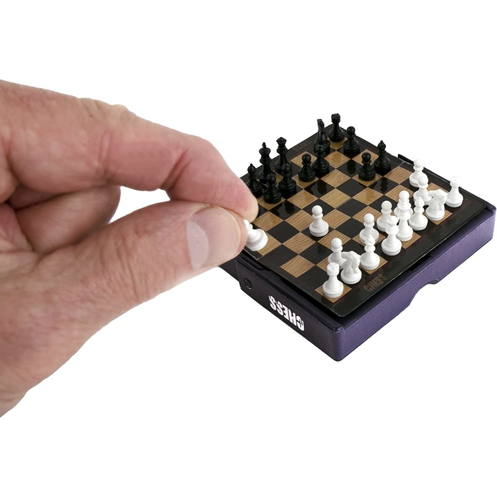 WORLDS SMALLEST WORLDS SMALLEST CHESS GAME