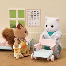 CALICO CRITTERS VILLAGE DOCTOR STARTER SET