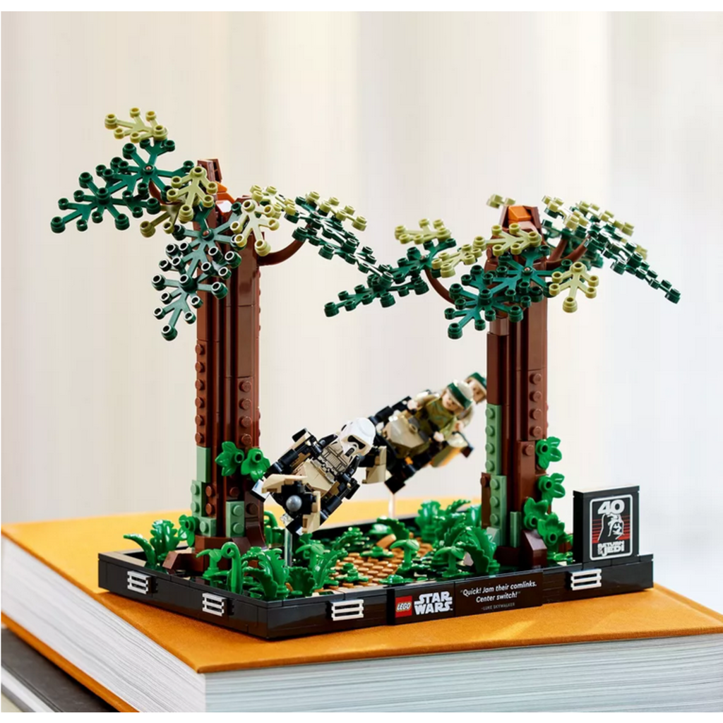 LEGO ENDOR SPEEDER CHASE DIORAMA