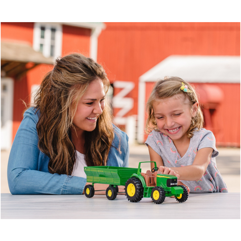 TOMY JOHN DEERE TRACTOR WITH WAGON