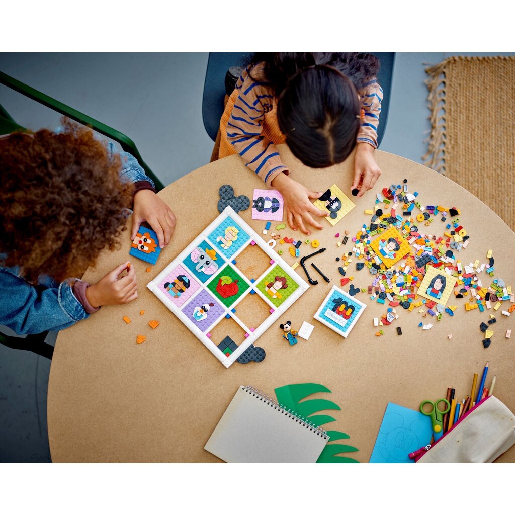 LEGO 100 YEARS OF DISNEY ANIMATION ICONS**
