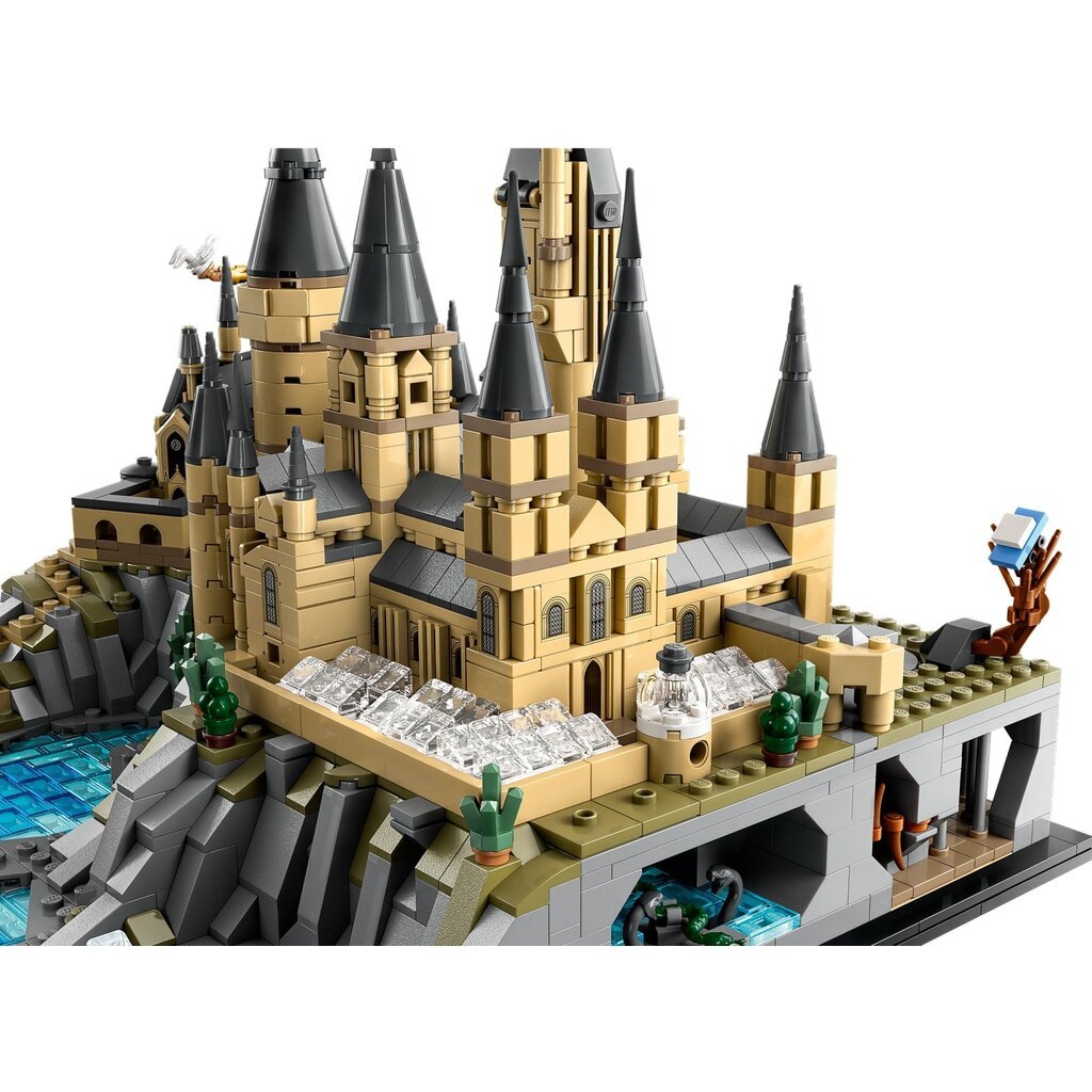 LEGO HOGWARTS CASTLE AND GROUNDS