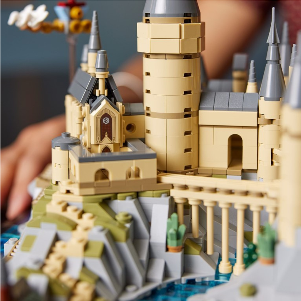 LEGO HOGWARTS CASTLE AND GROUNDS