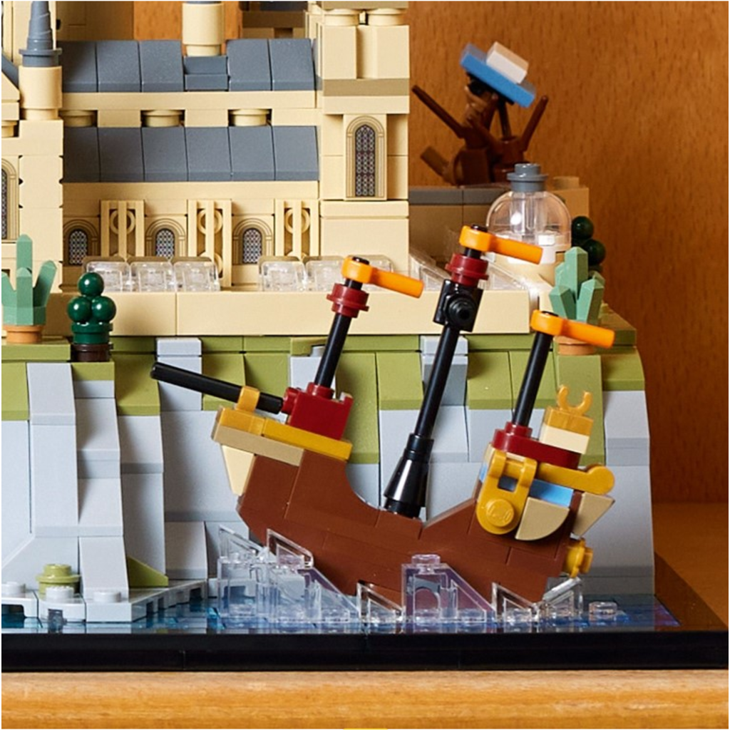 LEGO HOGWARTS CASTLE AND GROUNDS