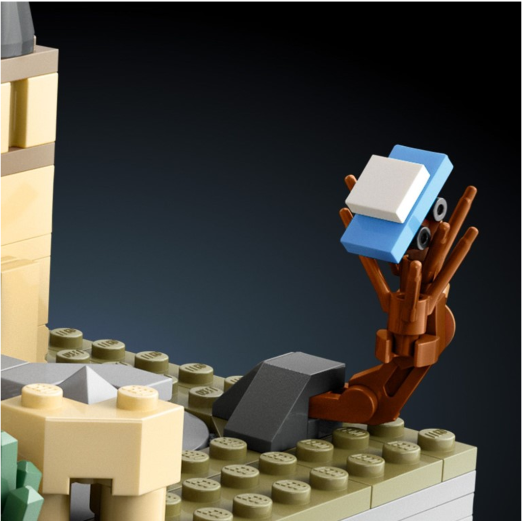 LEGO HOGWARTS CASTLE AND GROUNDS