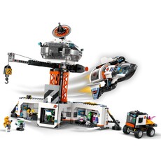 LEGO SPACE BASE AND ROCKET LAUNCHPAD