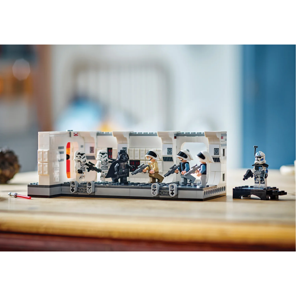 LEGO BOARDING THE TANTIVE IV