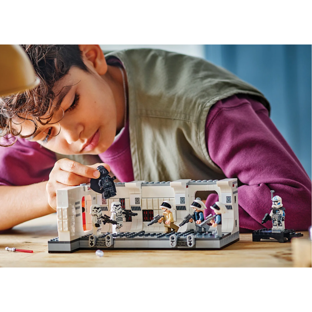 LEGO BOARDING THE TANTIVE IV