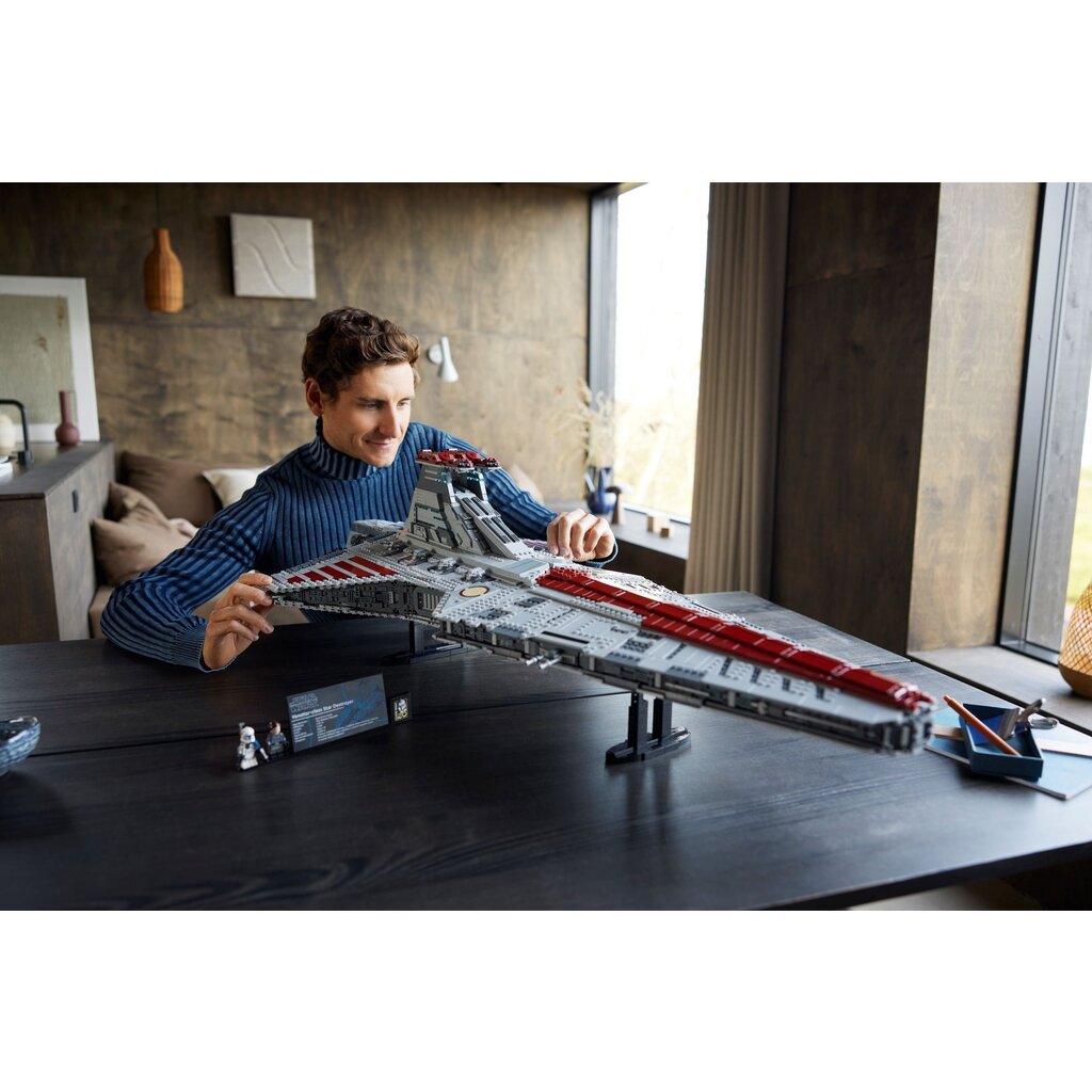 LEGO VENATOR-CLASS REPUBLIC ATTACK CRUISER UCS  EDITION