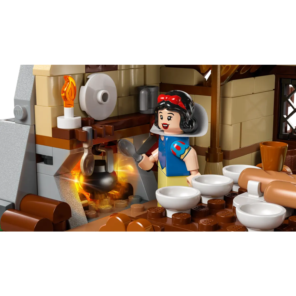 LEGO SNOW WHITE SEVEN DWARFS' COTTAGE