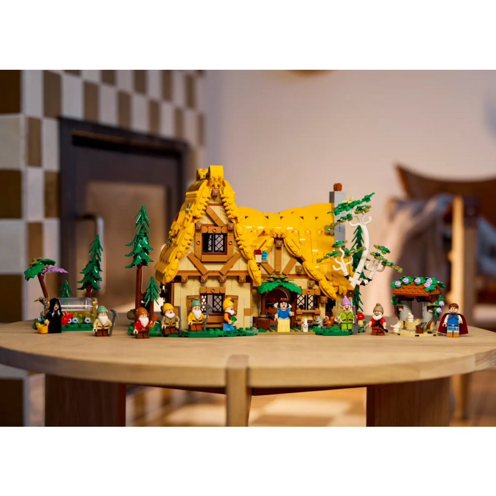 LEGO SNOW WHITE SEVEN DWARFS' COTTAGE