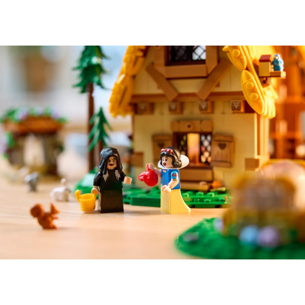 LEGO SNOW WHITE SEVEN DWARFS' COTTAGE