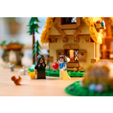 LEGO SNOW WHITE SEVEN DWARFS' COTTAGE