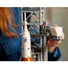 LEGO NASA ARTEMIS SPACE LAUNCH SYSTEM