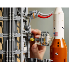 LEGO NASA ARTEMIS SPACE LAUNCH SYSTEM