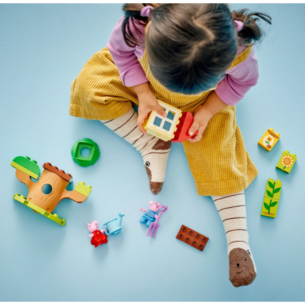 LEGO PEPPA PIG GARDEN AND TREE HOUSE