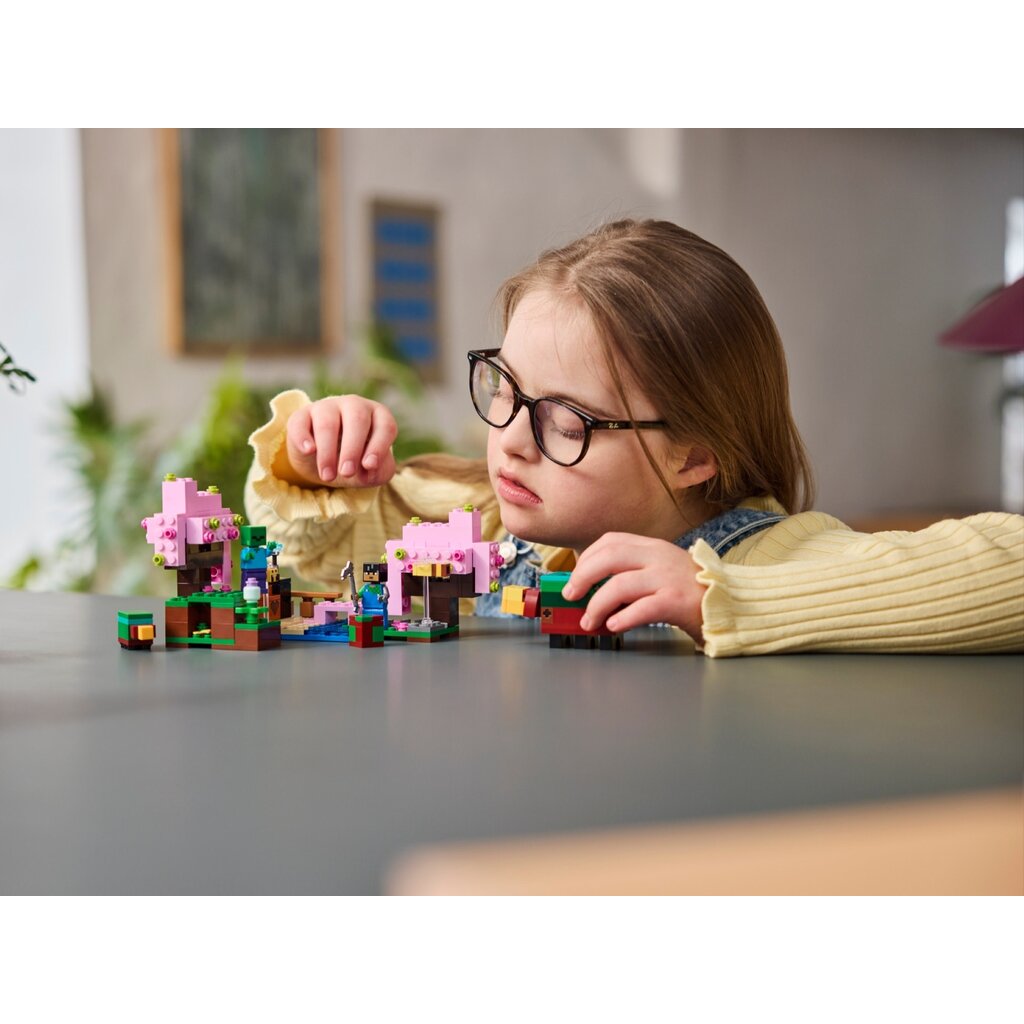 LEGO THE CHERRY BLOSSOM GARDEN