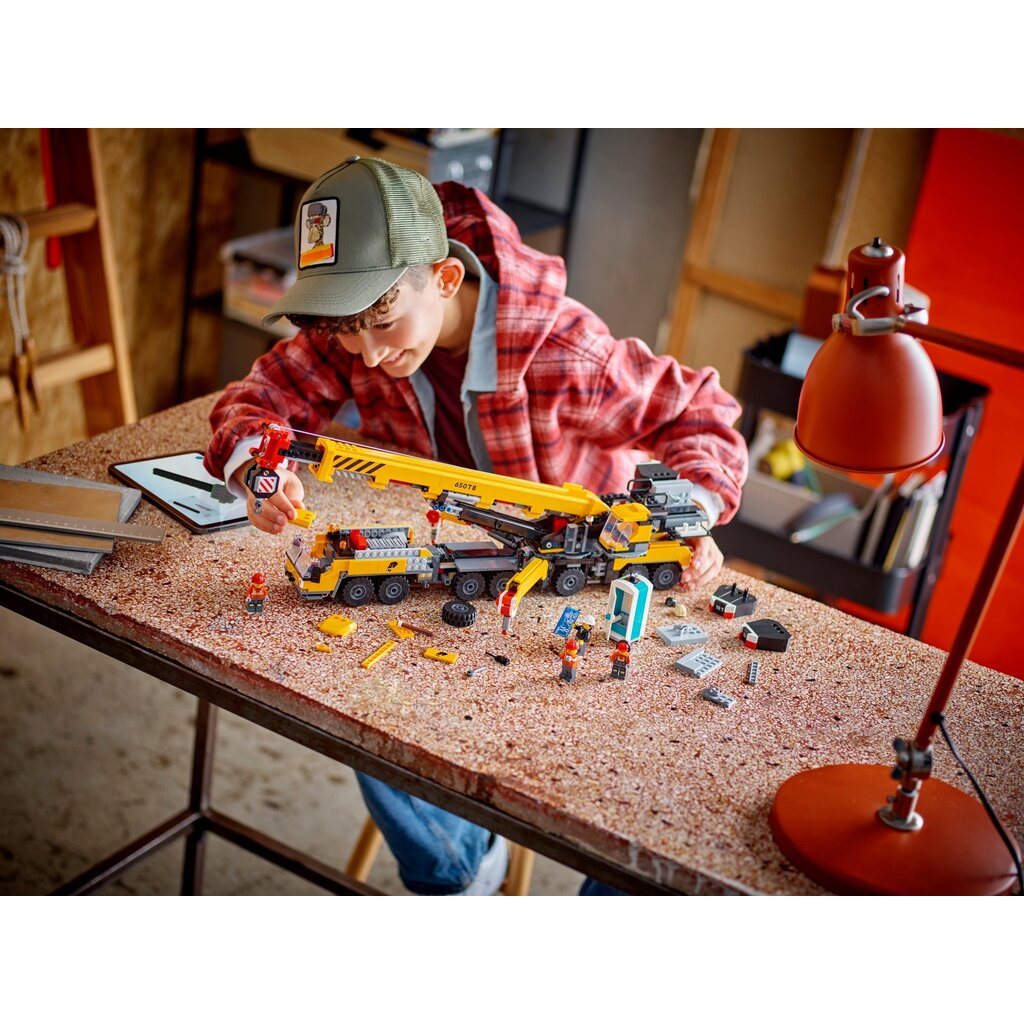 LEGO MOBILE CONSTRUCTION CRANE