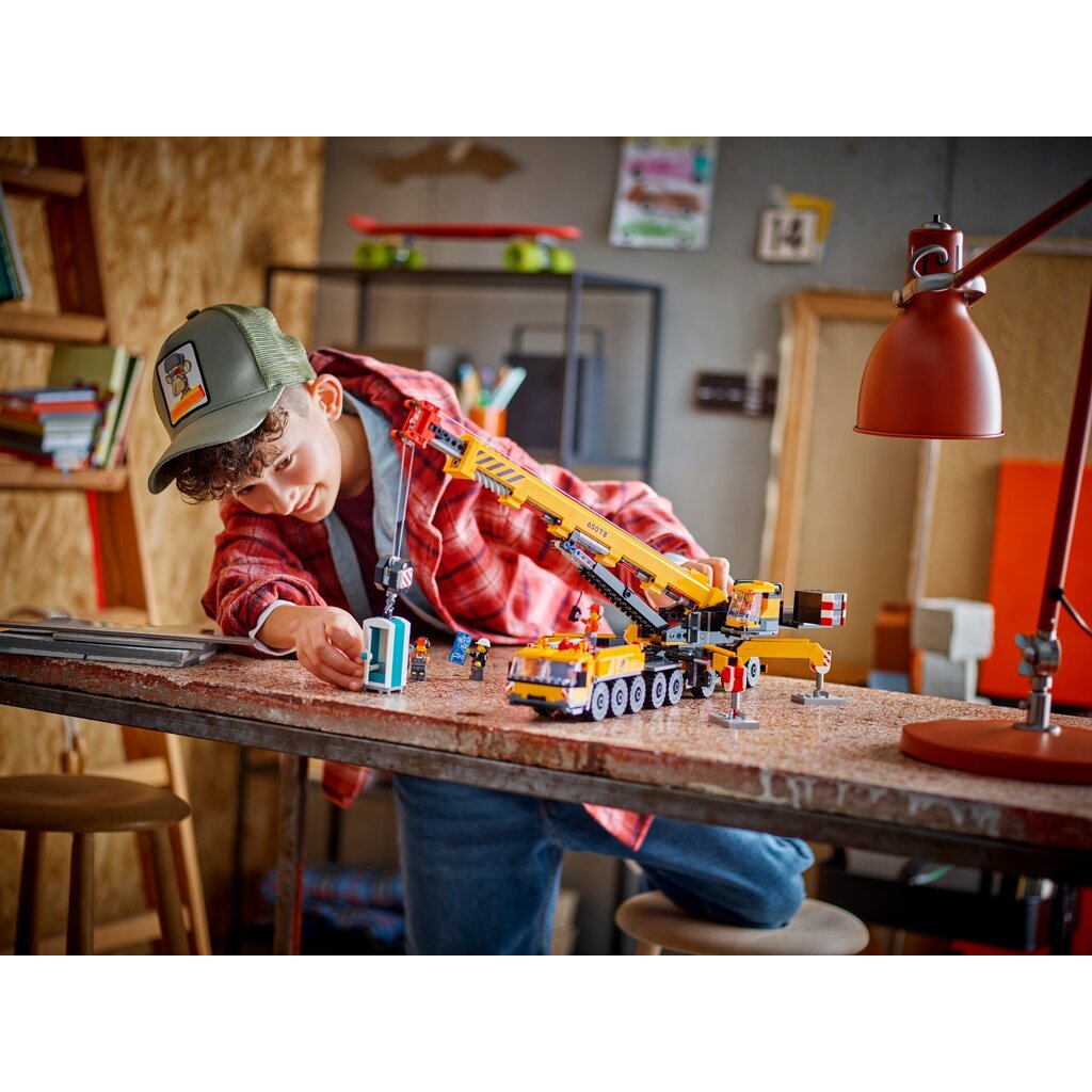 LEGO MOBILE CONSTRUCTION CRANE