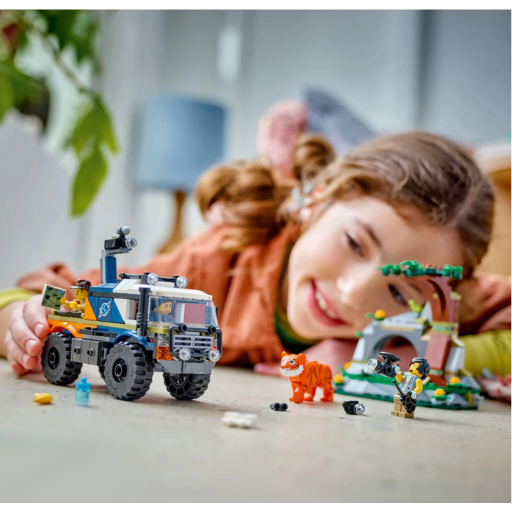 LEGO JUNGLE EXPLORER OFF-ROAD TRUCK
