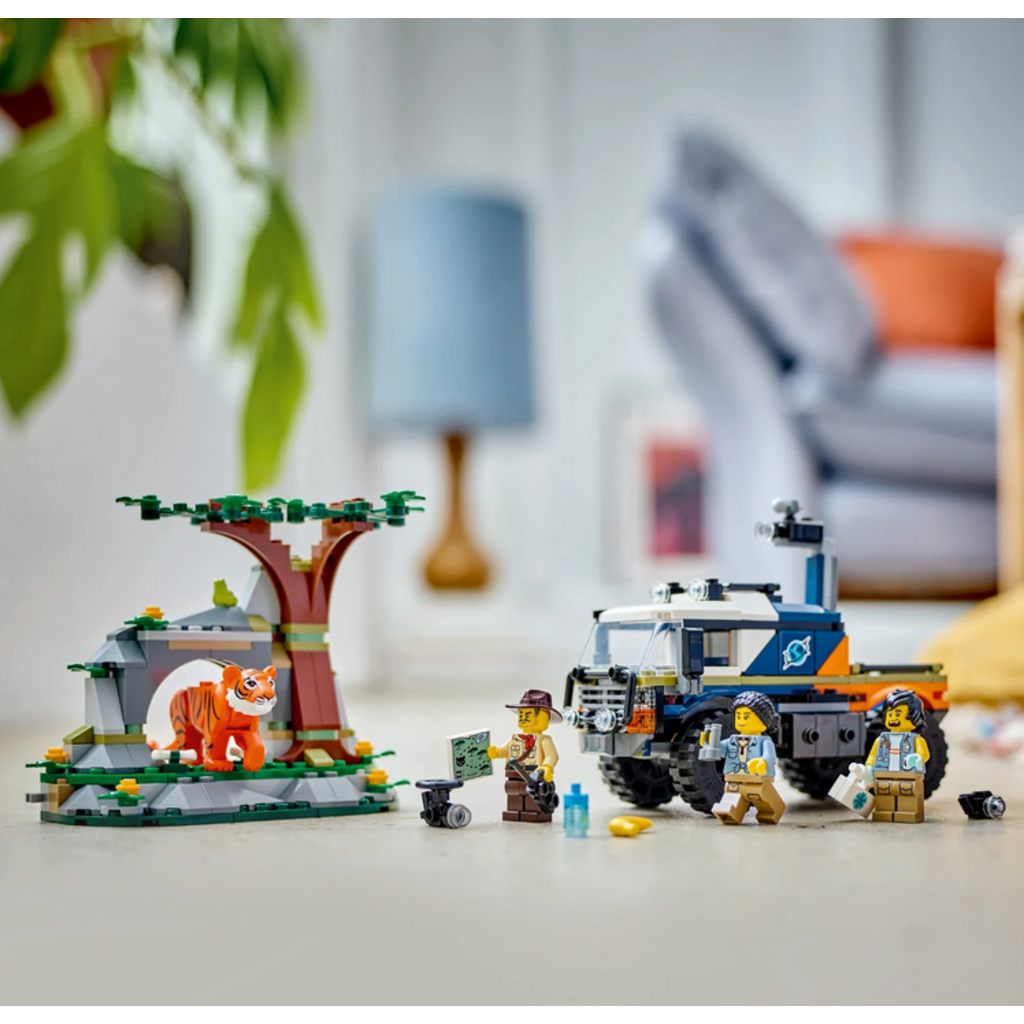 LEGO JUNGLE EXPLORER OFF-ROAD TRUCK