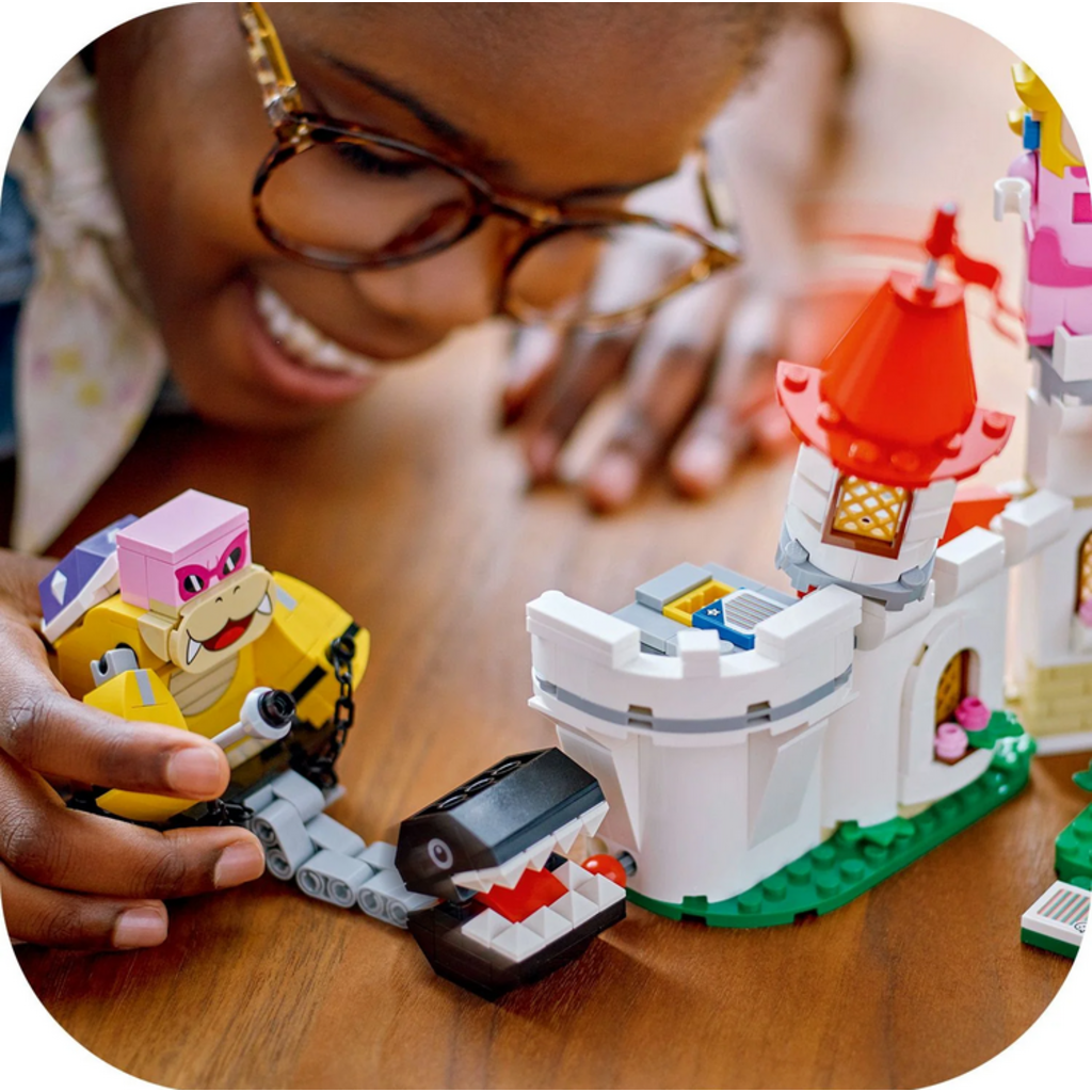 LEGO BATTLE WITH ROY AT PEACH'S CASTLE