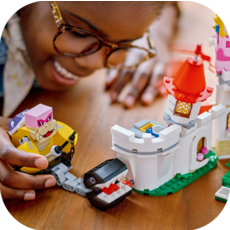 LEGO BATTLE WITH ROY AT PEACH'S CASTLE