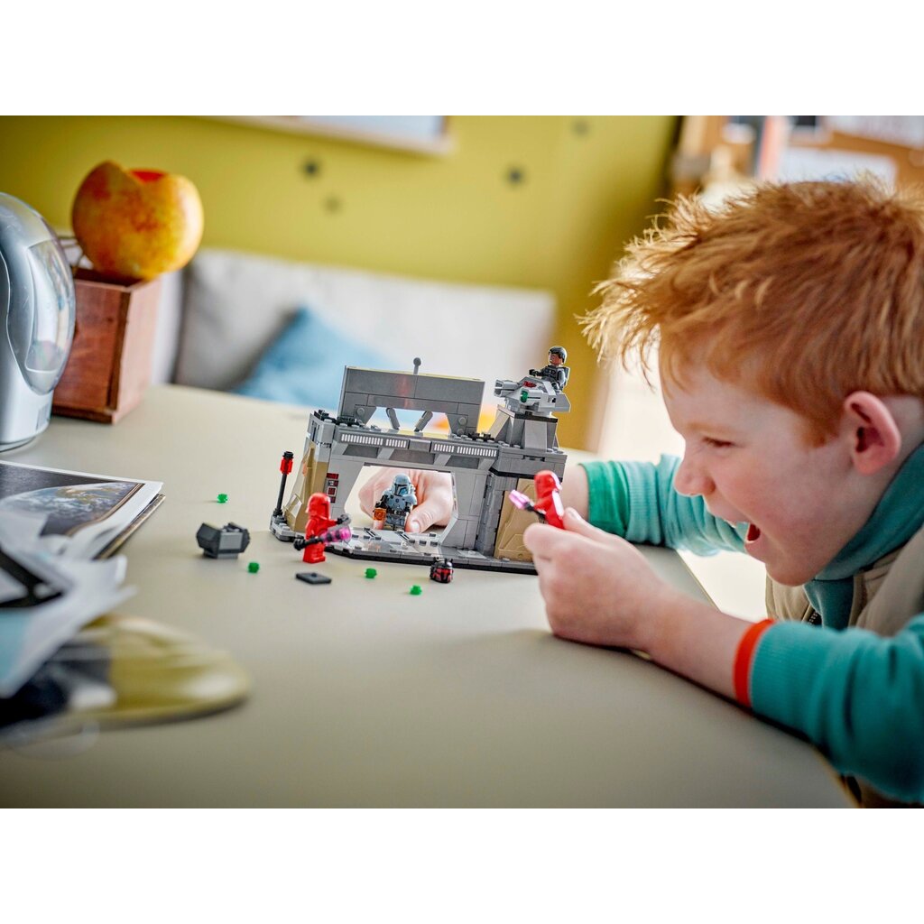 LEGO PAZ VIZSLA AND MOFF GIDEON BATTLE