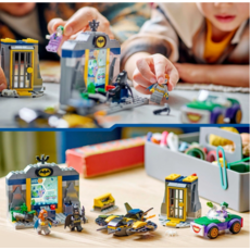 LEGO THE BATCAVE WITH BATMAN, BATGIRL AND THE JOKER*