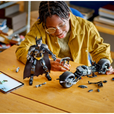 LEGO BATMAN CONSTRUCTION FIGURE AND THE BAT-POD BIKE