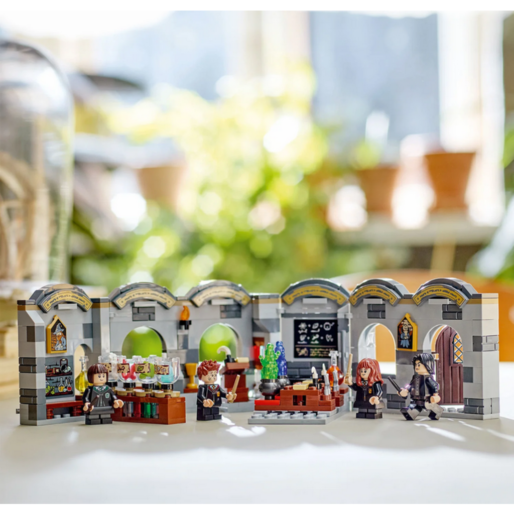 LEGO HOGWARTS CASTLE: POTIONS CLASS