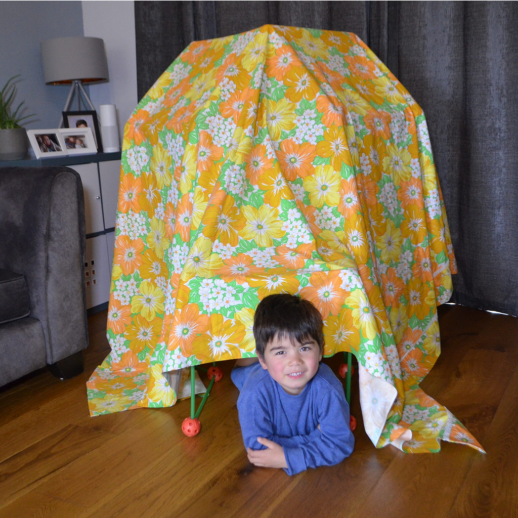 BUDDY & BARNEY GLOW IN THE DARK BUILD A FORT