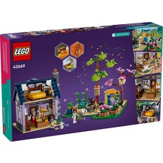 LEGO BEEKEEPERS' HOUSE AND FLOWER GARDEN