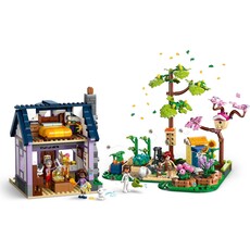 LEGO BEEKEEPERS' HOUSE AND FLOWER GARDEN