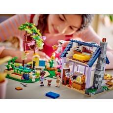 LEGO BEEKEEPERS' HOUSE AND FLOWER GARDEN