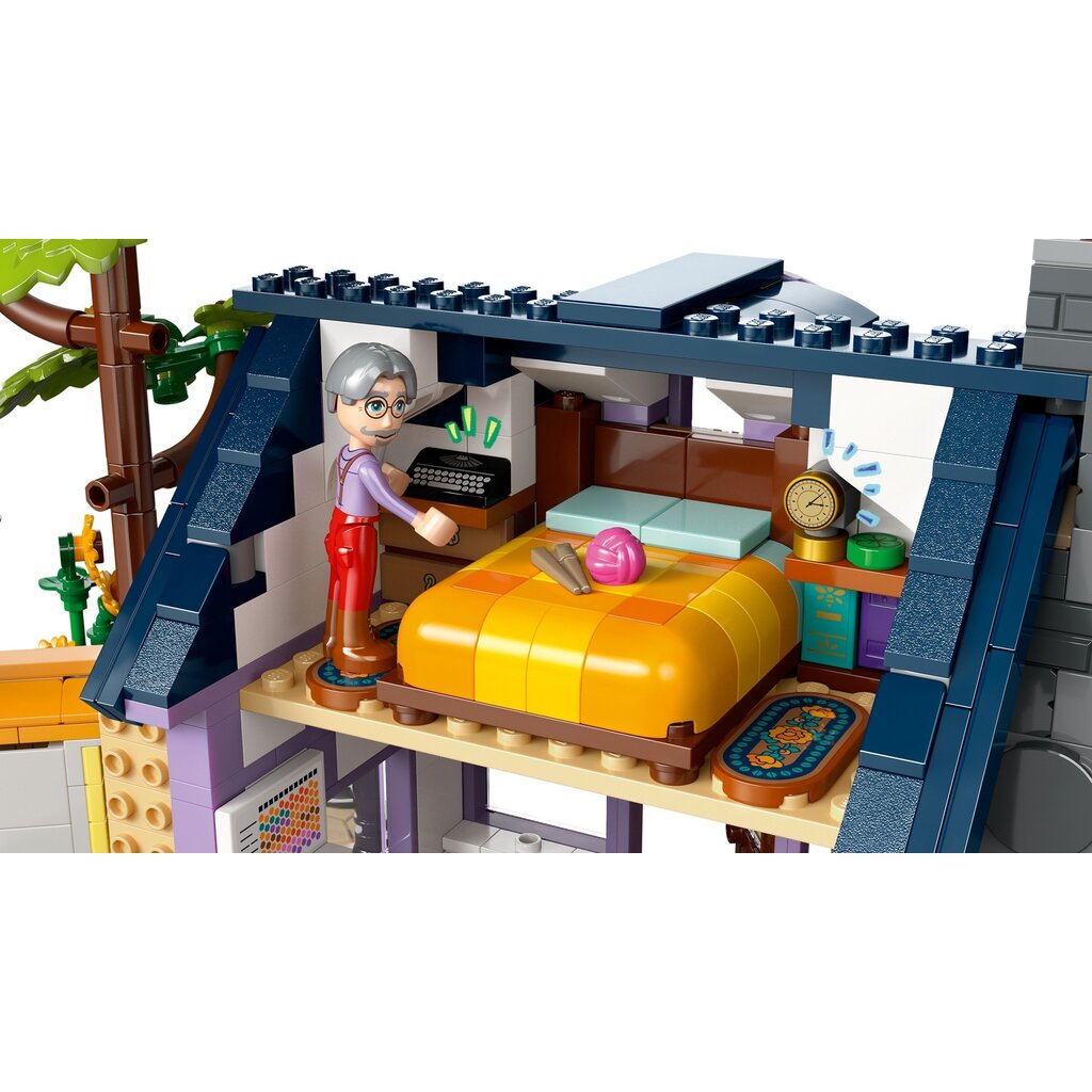 LEGO BEEKEEPERS' HOUSE AND FLOWER GARDEN