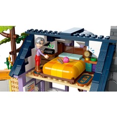LEGO BEEKEEPERS' HOUSE AND FLOWER GARDEN