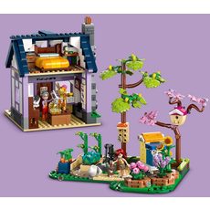 LEGO BEEKEEPERS' HOUSE AND FLOWER GARDEN