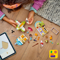LEGO CREATIVE BEACH AND TRAVEL SUITCASE