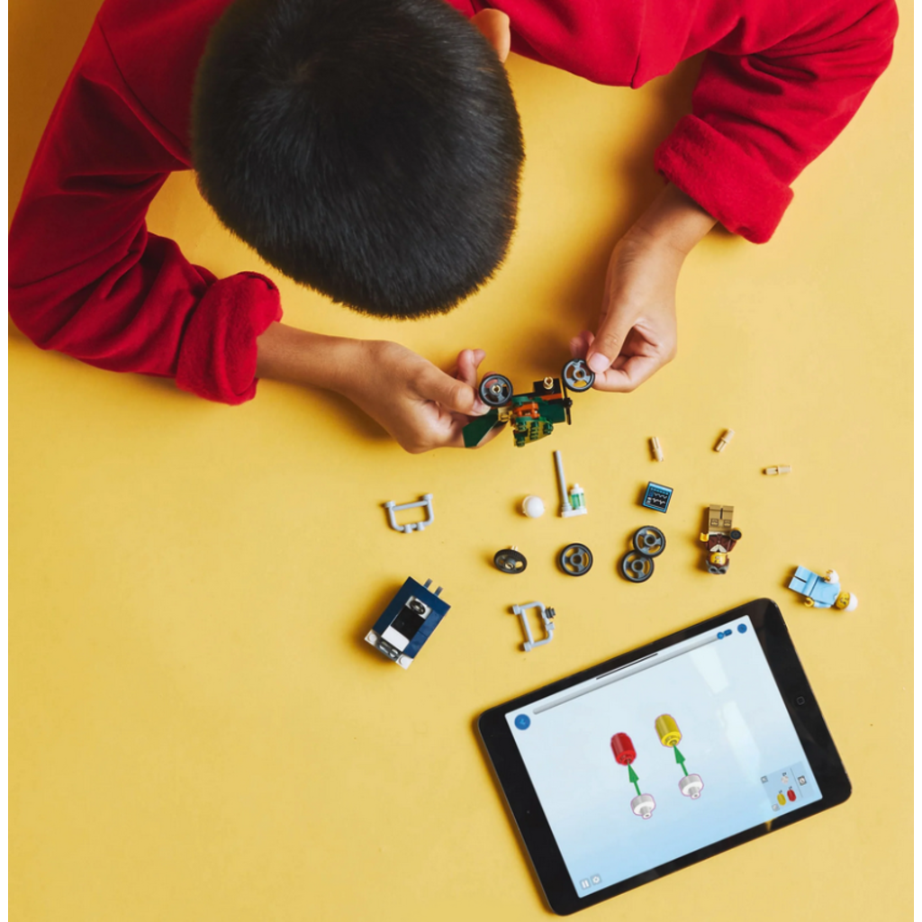 LEGO AIRPLANE VS. HOSPITAL BED RACE CAR PACK