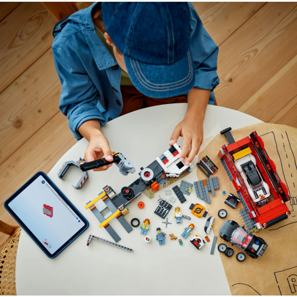 LEGO SCRAPYARD WITH CARS